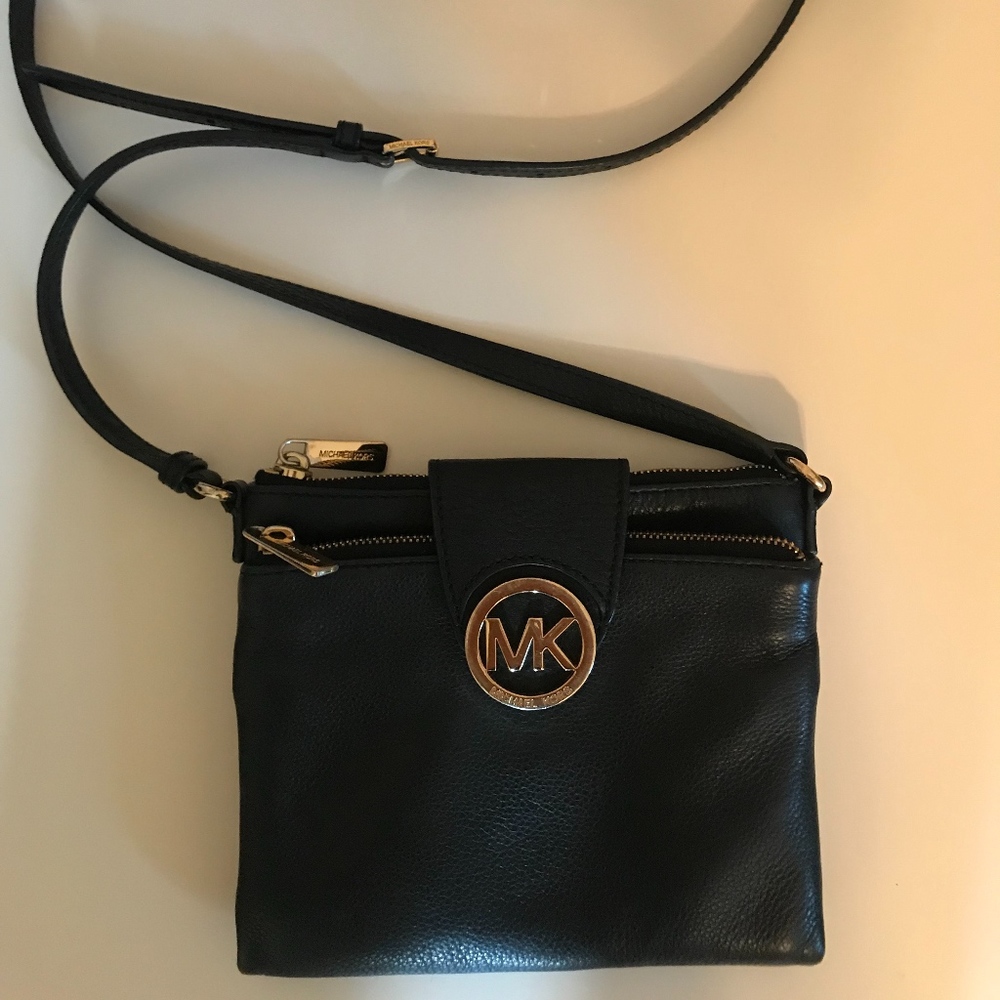 Black Michael Kors Crossbody Purse